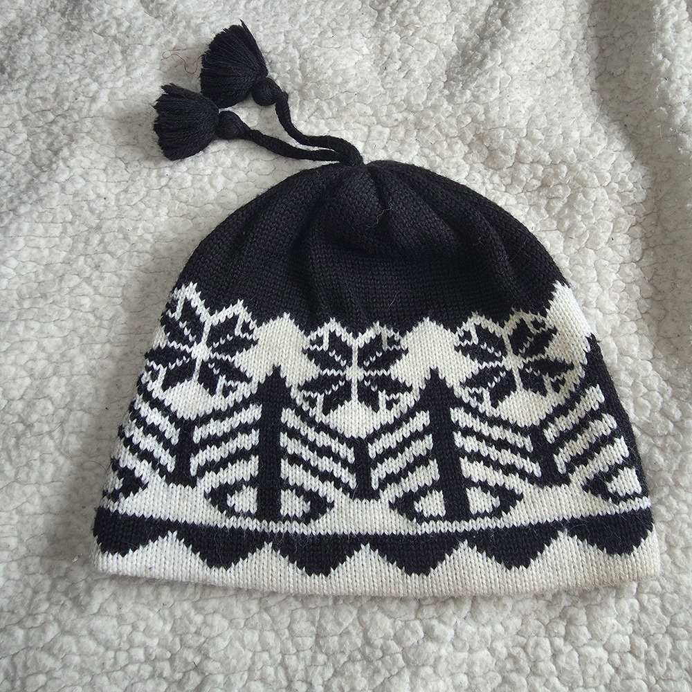 Womens Wool Blend Hat Nordic Beanie One Size Black White Tassle Winter Warm Cozy